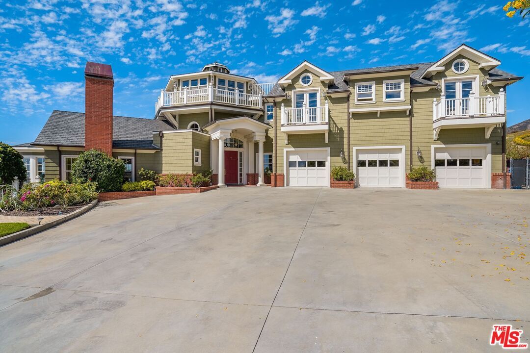 Attached, Exterior, Facade, Rowhouse