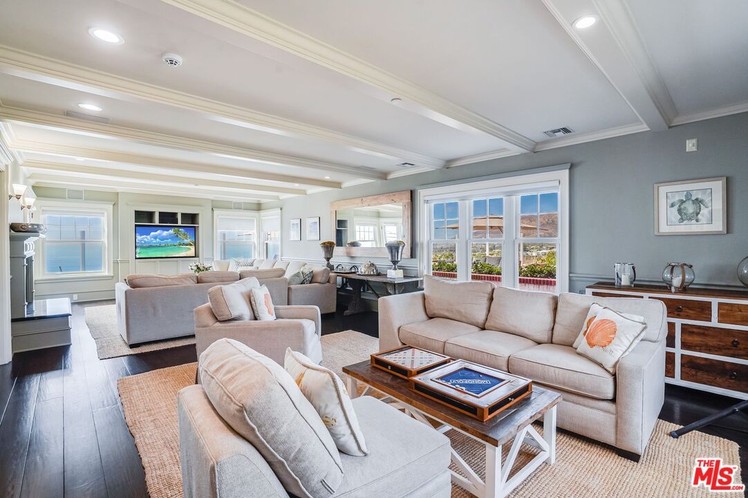 Dining room, Interior, Living room, Recessed Lighting, Wood Texture Flooring