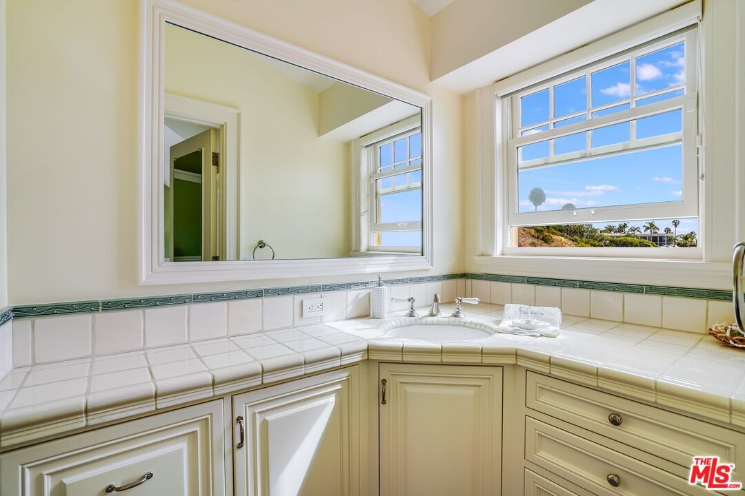 Bathroom, Interior, Tile Countertops