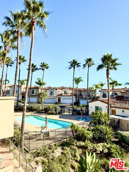 Exterior, Pool, Water