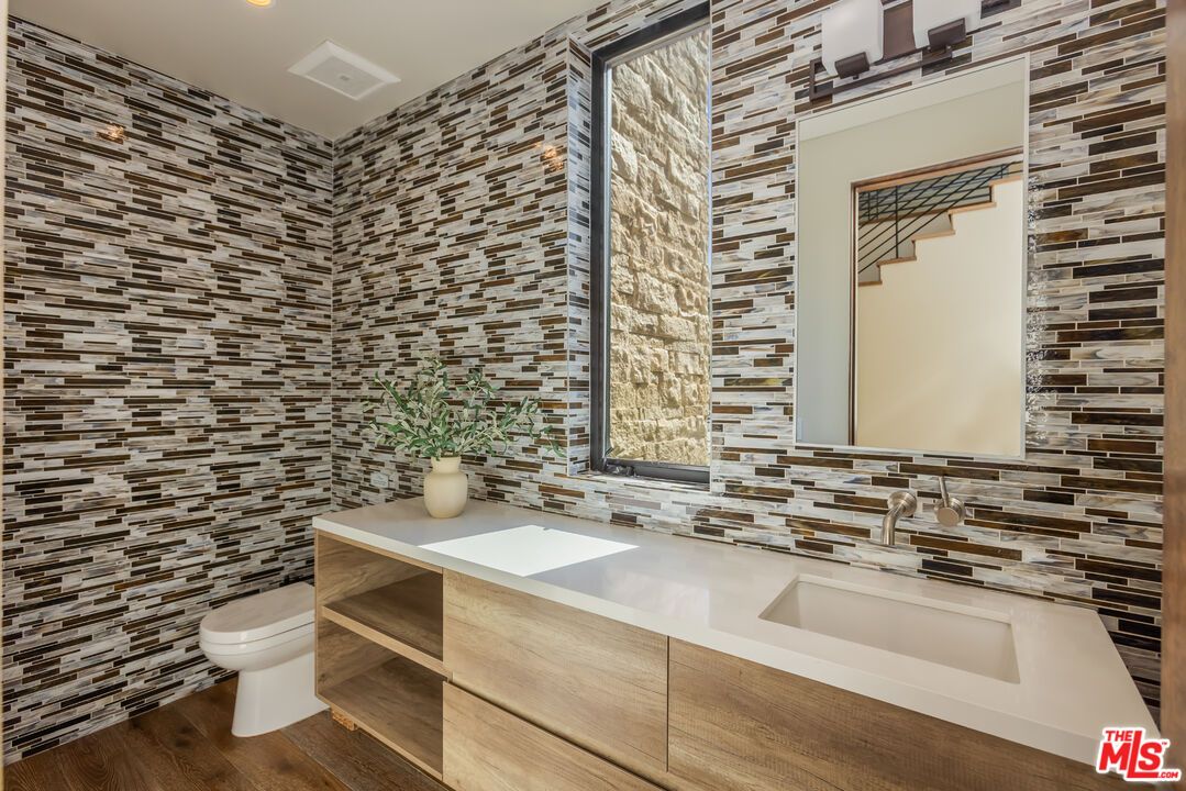 Bathroom, Interior, Recessed Lighting, Wood Texture Flooring