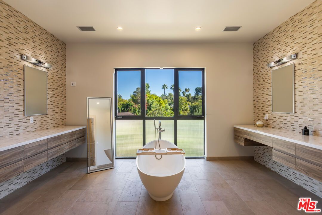 Bathroom, Dual Sink Vanities, Free Standing Baths, Interior, Recessed Lighting