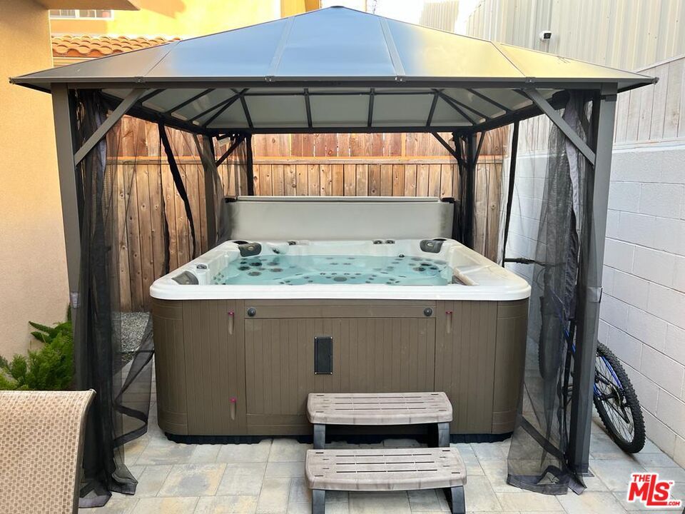 Exterior, Hot Tub