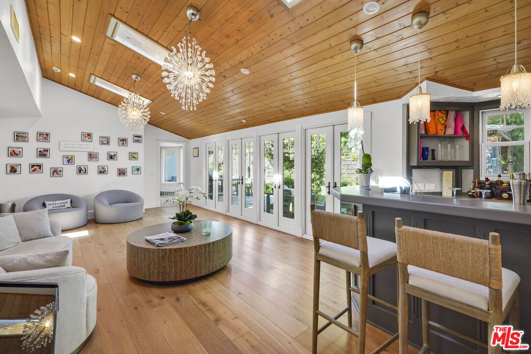 Chandelier, Interior, Living room, Pendant Lights, Recessed Lighting, Wooden Ceilings, Wood Texture Flooring