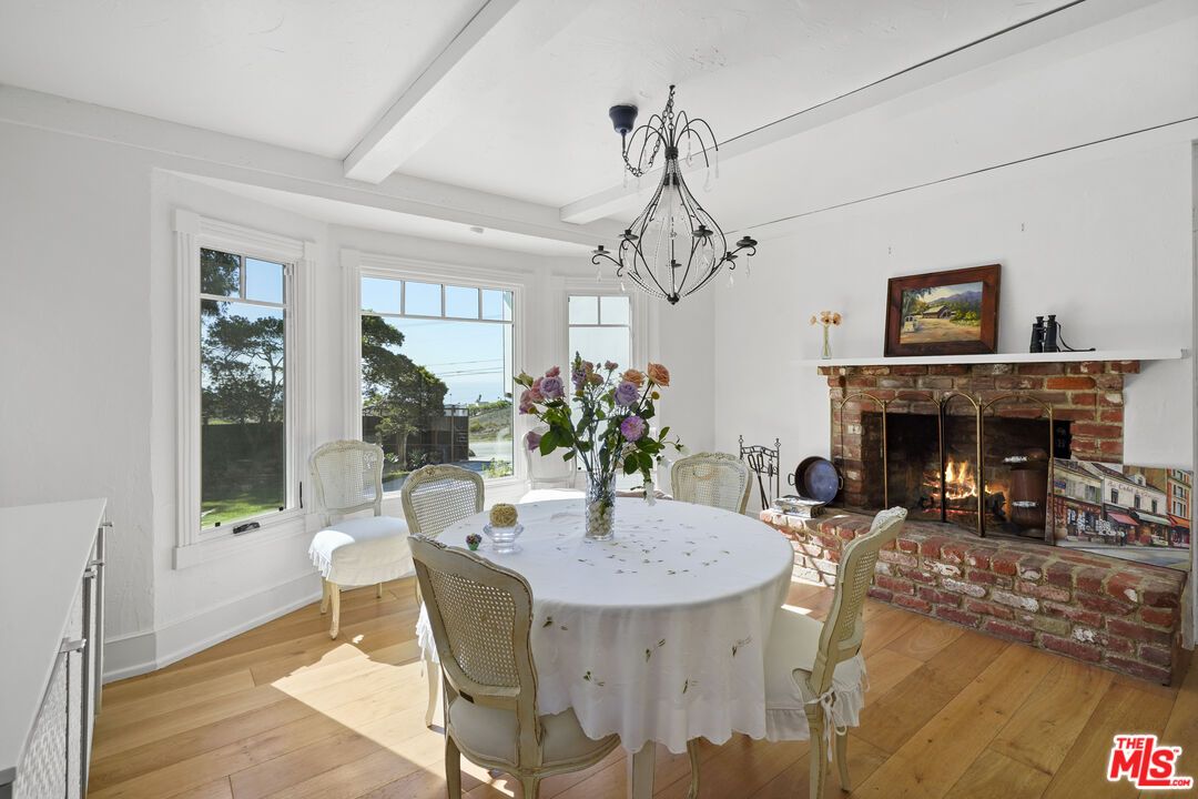 Chandelier, Dining room, Fireplace, Interior, Pendant Lights, Wood Texture Flooring