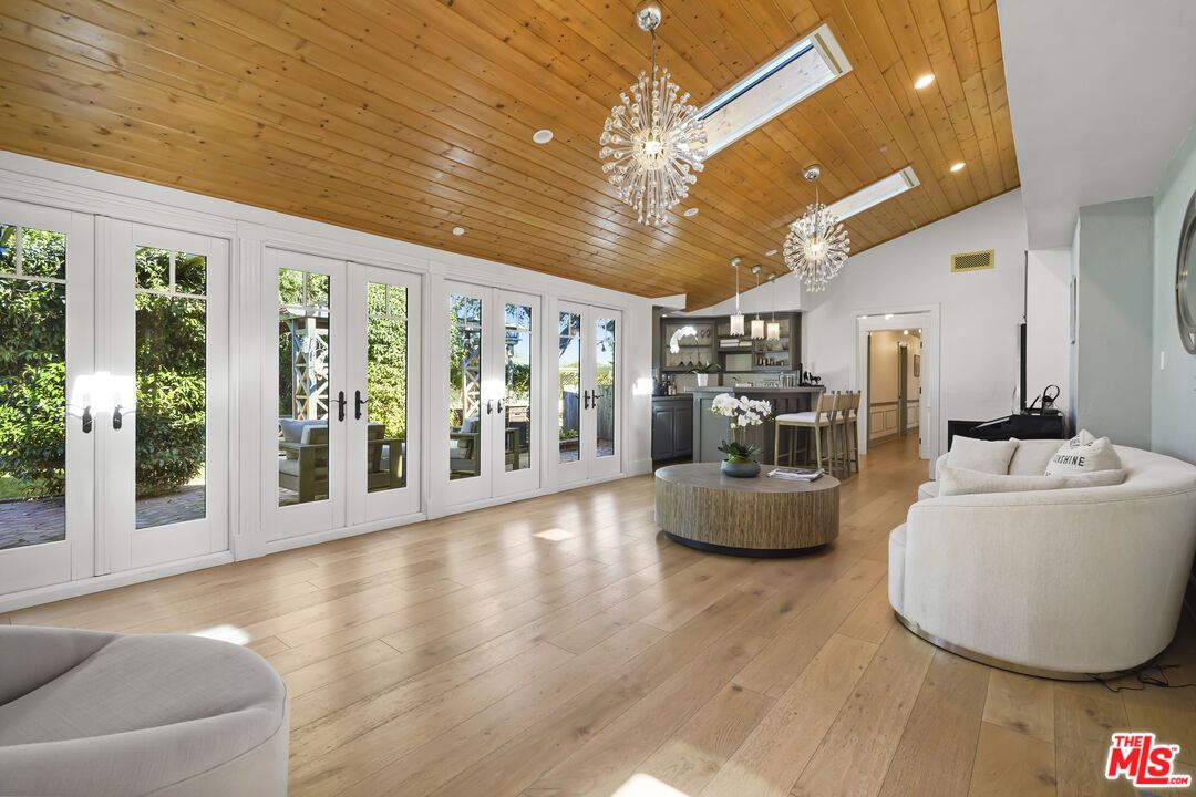 Chandelier, Interior, Living room, Pendant Lights, Recessed Lighting, Wooden Ceilings, Wood Texture Flooring