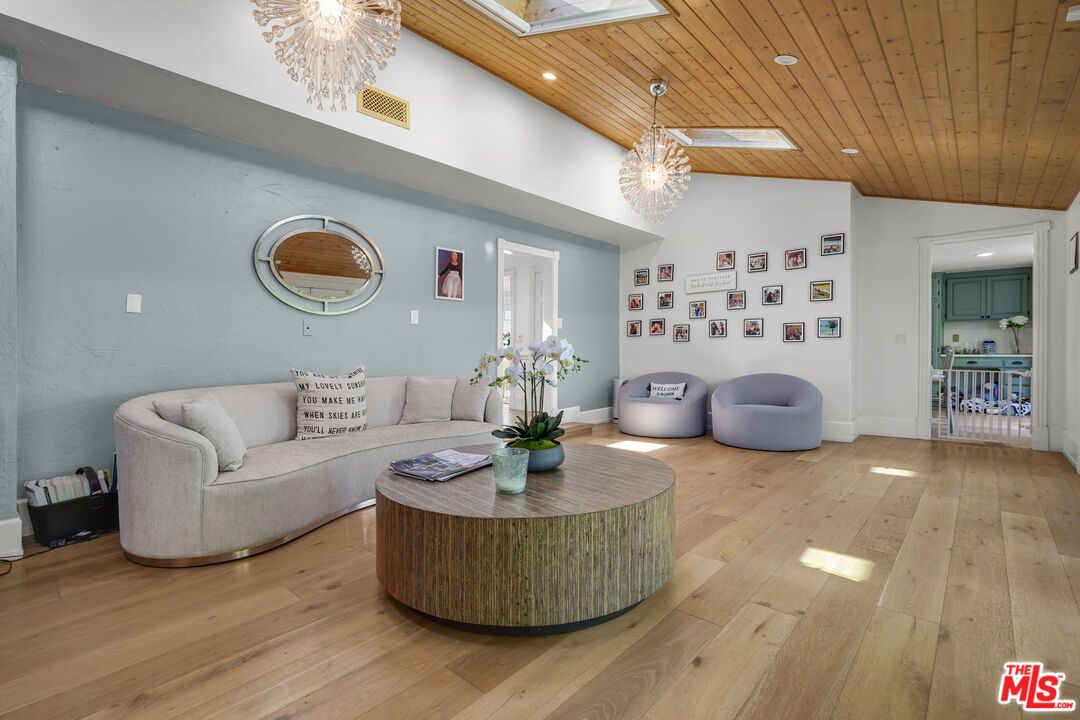 Chandelier, Interior, Living room, Pendant Lights, Recessed Lighting, Wooden Ceilings, Wood Texture Flooring