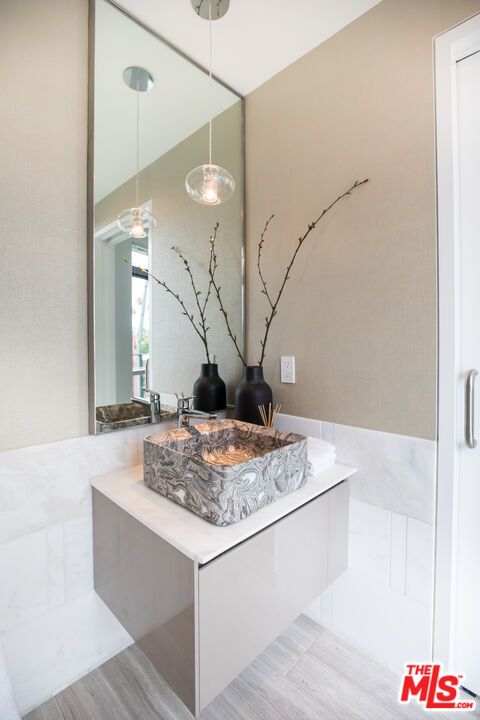 Bathroom, Interior, Pendant Lights, Wood Texture Flooring