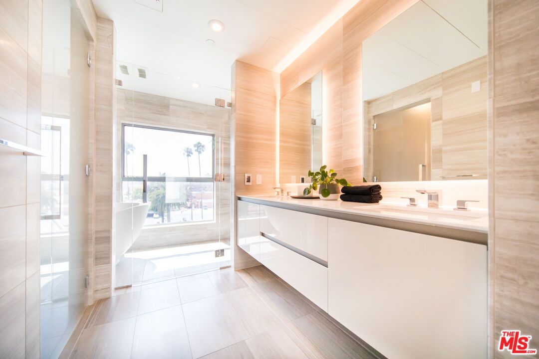 Bathroom, Dual Sink Vanities, Free Standing Baths, Interior, Recessed Lighting