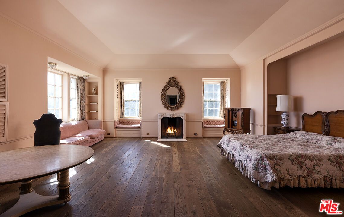 Bedroom, Fireplace, Interior, Wood Texture Flooring