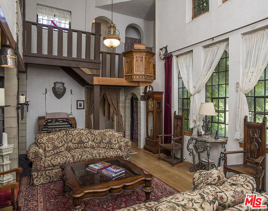 Interior, Living room, Pendant Lights, Wood Texture Flooring