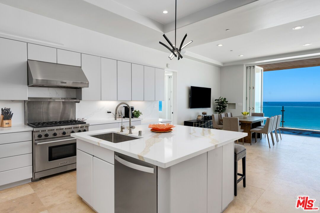 Dining room, Interior, Kitchen, Pendant Lights, Recessed Lighting, Stainless Steel Appliances, Water