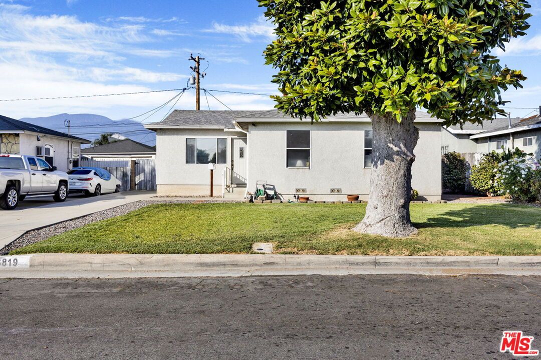 Exterior, Facade, Ranch