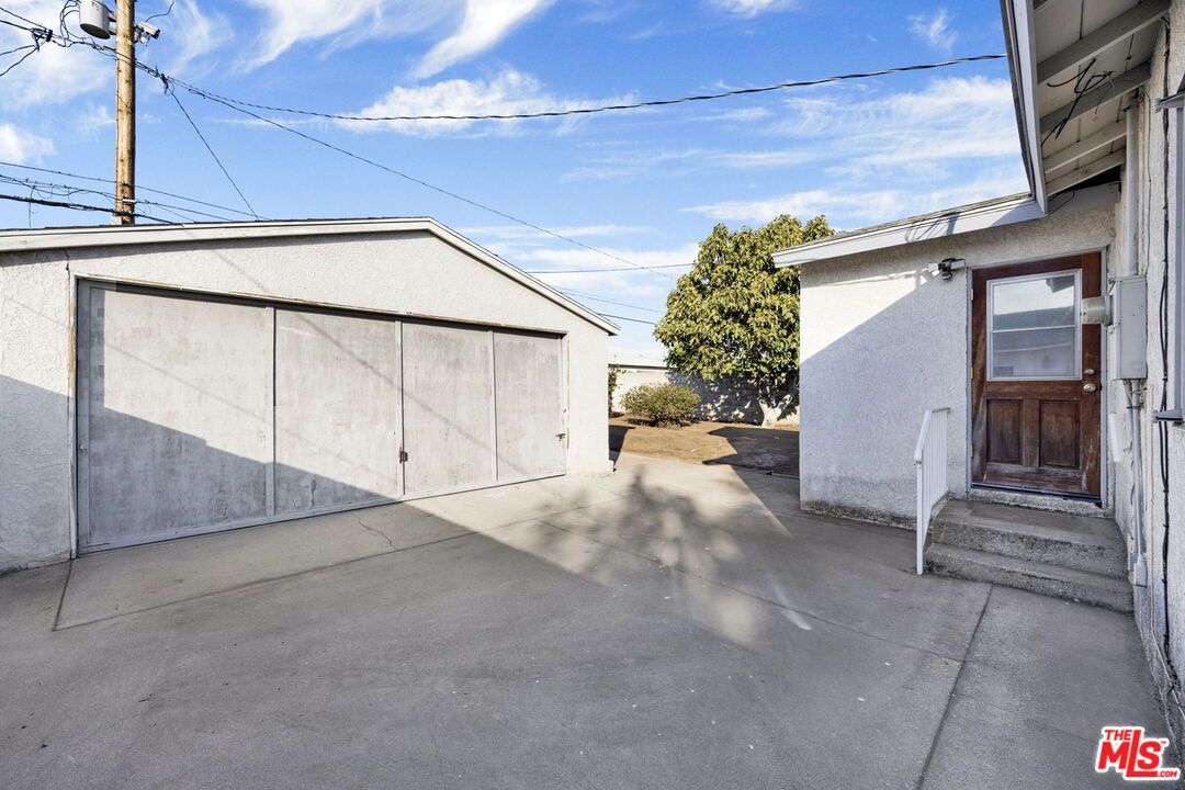 Detached Garage, Exterior