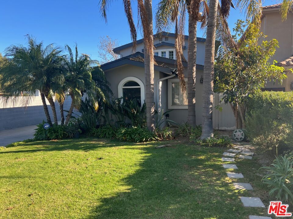 Backyard, Exterior, Facade, Mediterranean