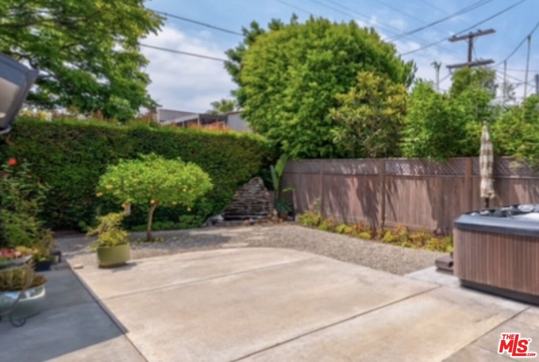 Backyard, Exterior, Hot Tub