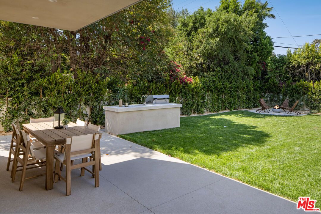Backyard, Exterior, Outdoor Kitchen
