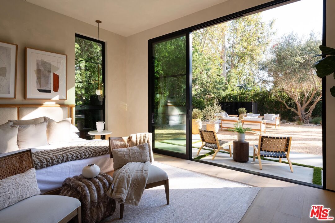 Interior, Pendant Lights, Wood Texture Flooring