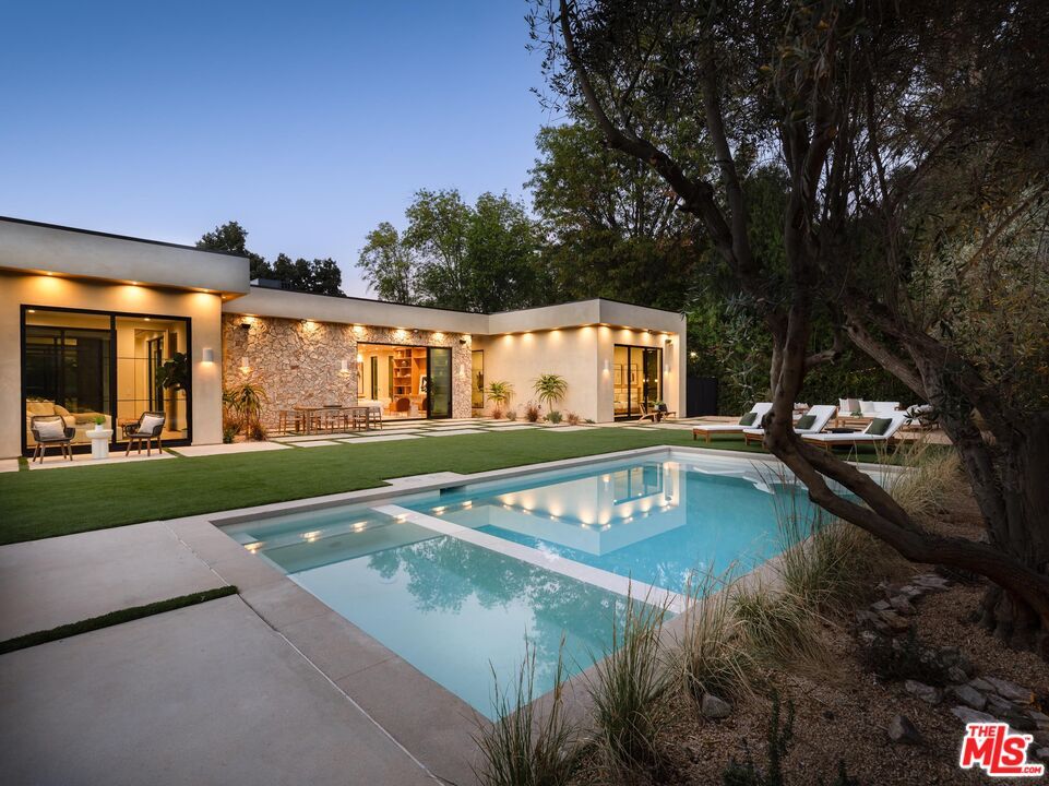 Backyard, Exterior, Pool