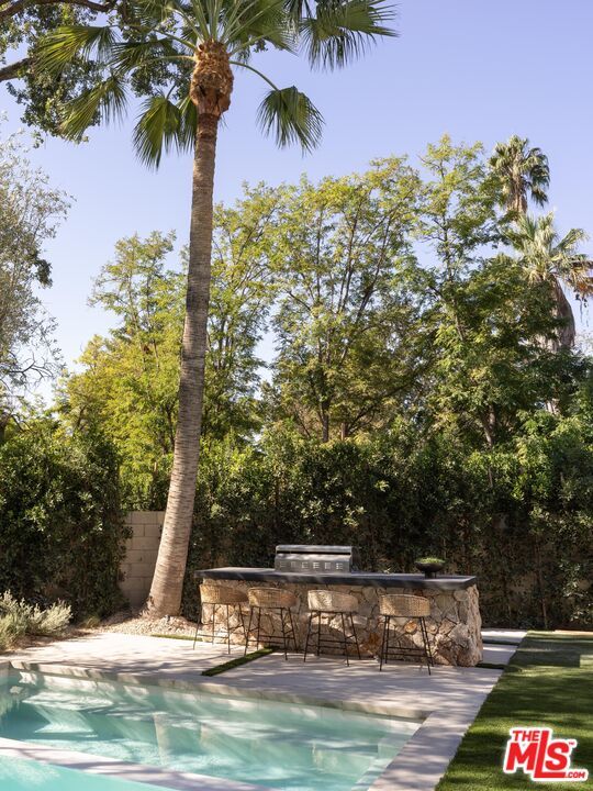 Exterior, Outdoor Kitchen, Pool