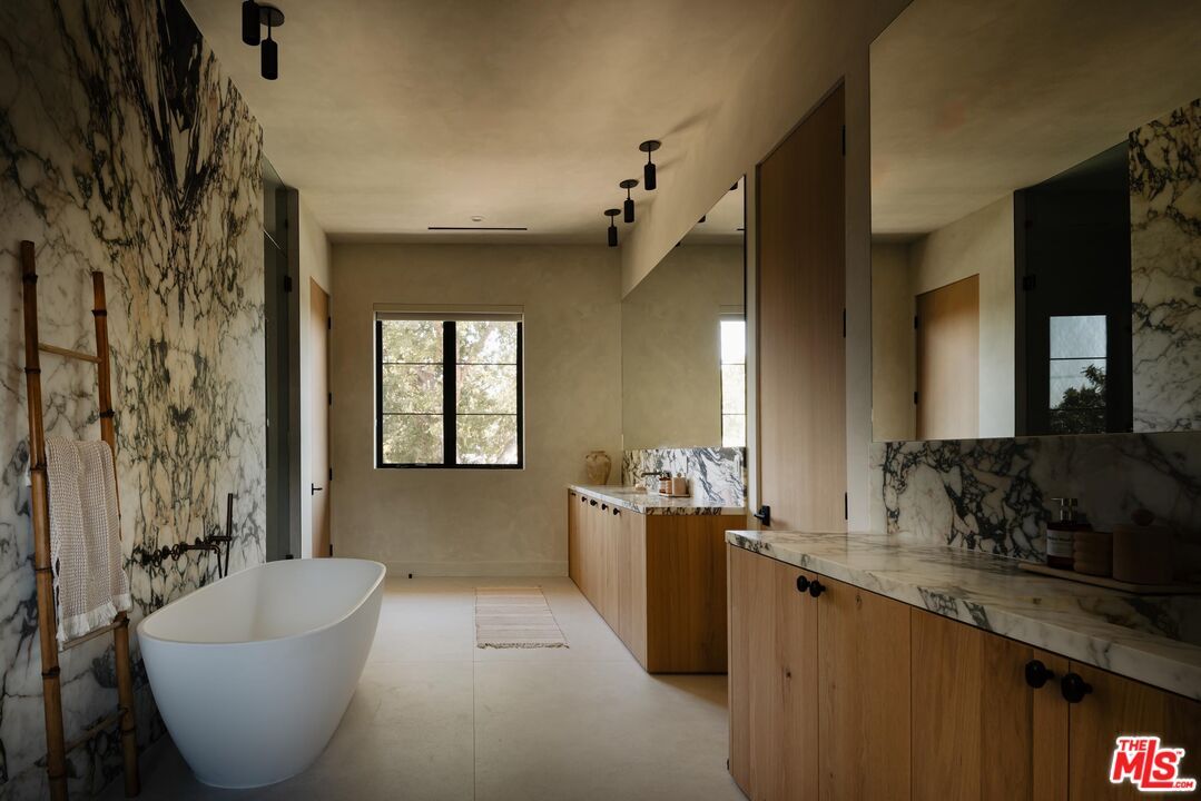 Bathroom, Dual Sink Vanities, Free Standing Baths, Interior