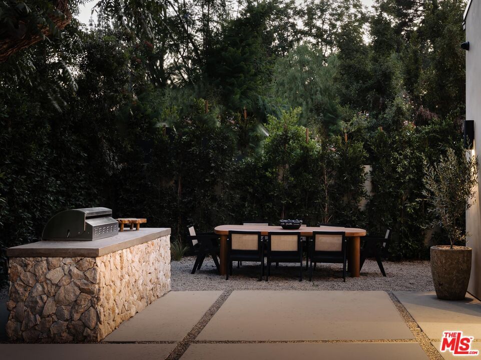 Exterior, Outdoor Kitchen