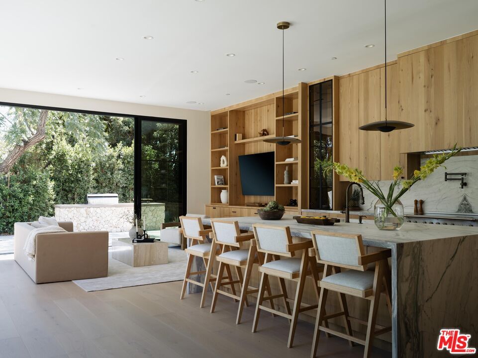 Interior, Living room, Pendant Lights, Recessed Lighting, Wood Texture Flooring