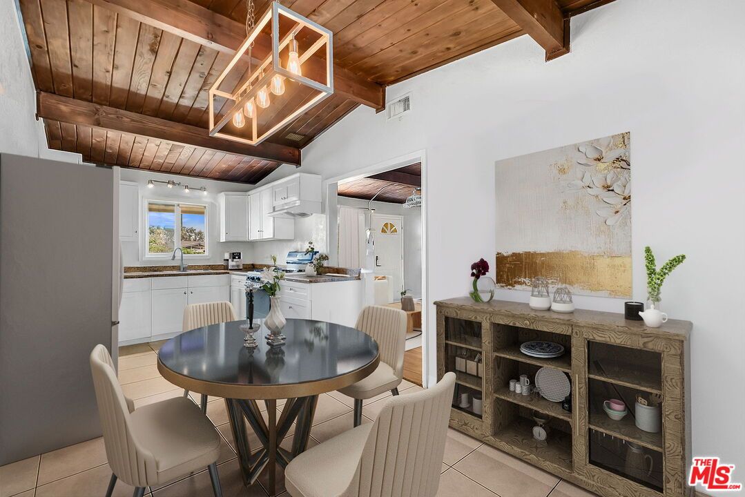 Dining room, Interior, Kitchen, Pendant Lights, Wooden Beams, Wooden Ceilings