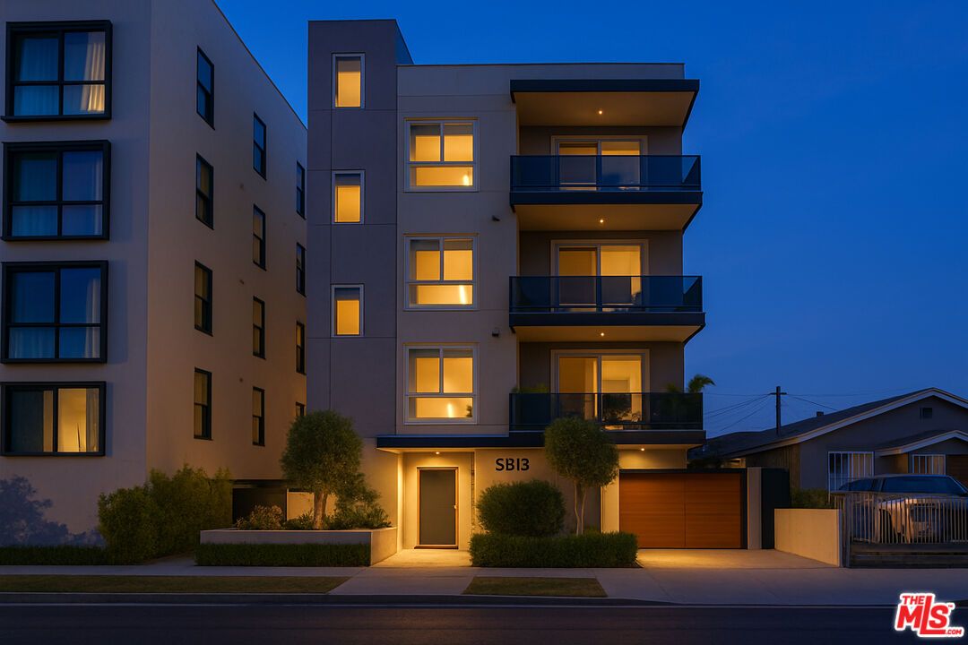 Attached, Exterior, Facade, Modern