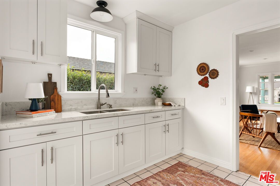 Dining room, Interior, Kitchen, Recessed Lighting, Wood Texture Flooring