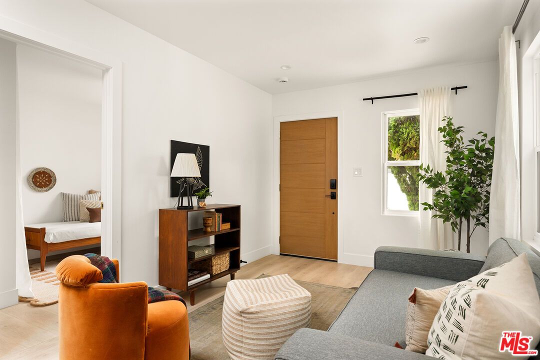 Bedroom, Interior, Living room, Recessed Lighting, Wood Texture Flooring