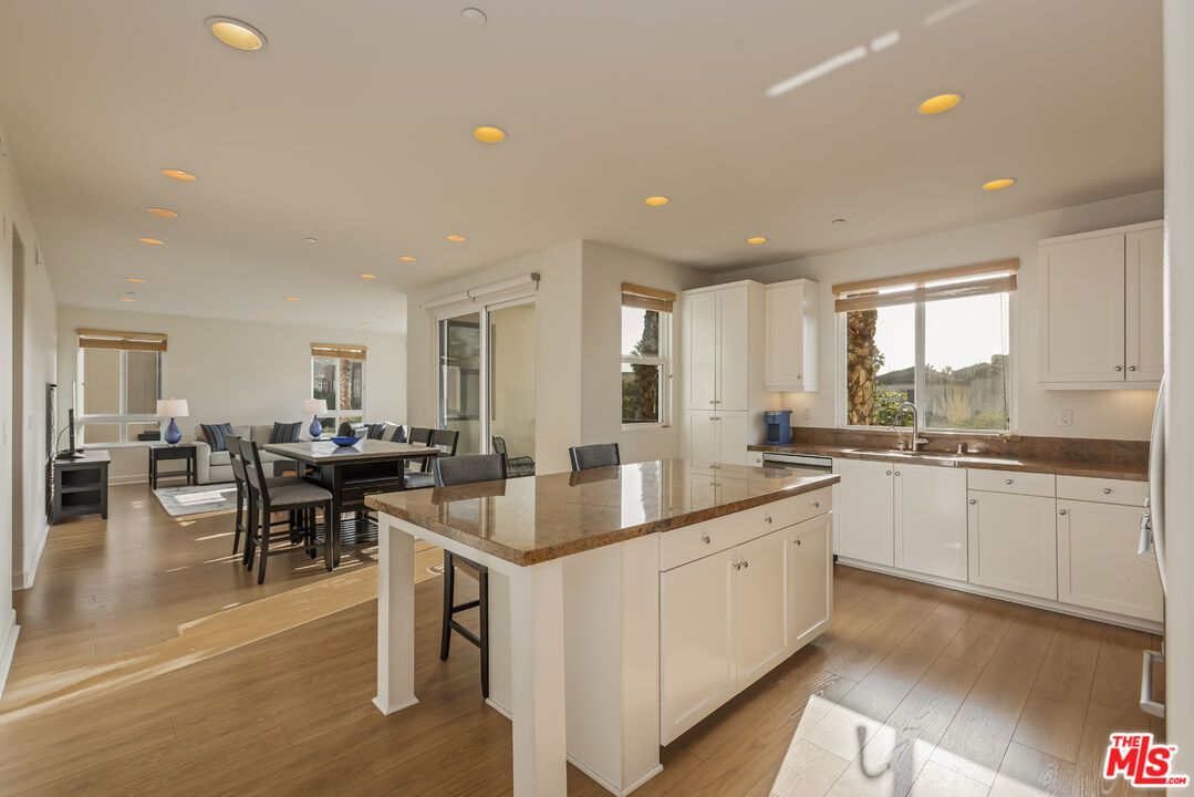 Dining room, Interior, Kitchen, Recessed Lighting, Wood Texture Flooring