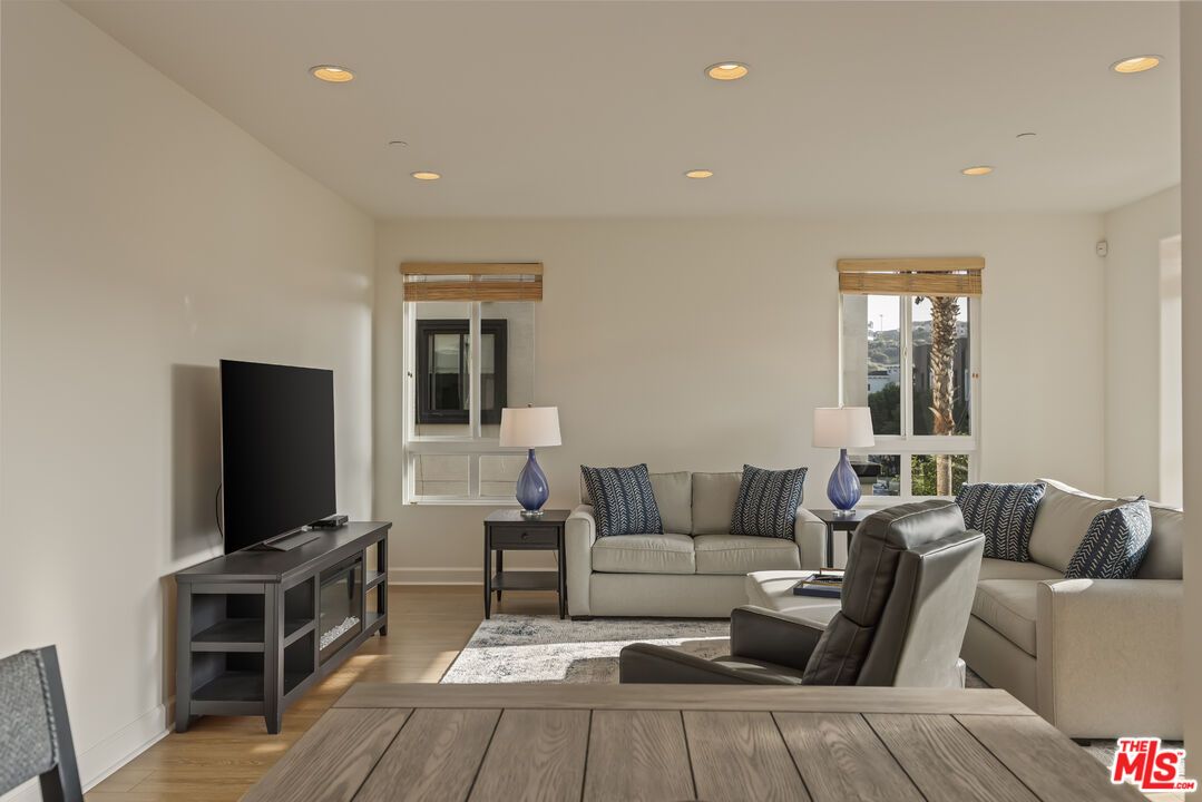 Interior, Living room, Recessed Lighting, Wood Texture Flooring