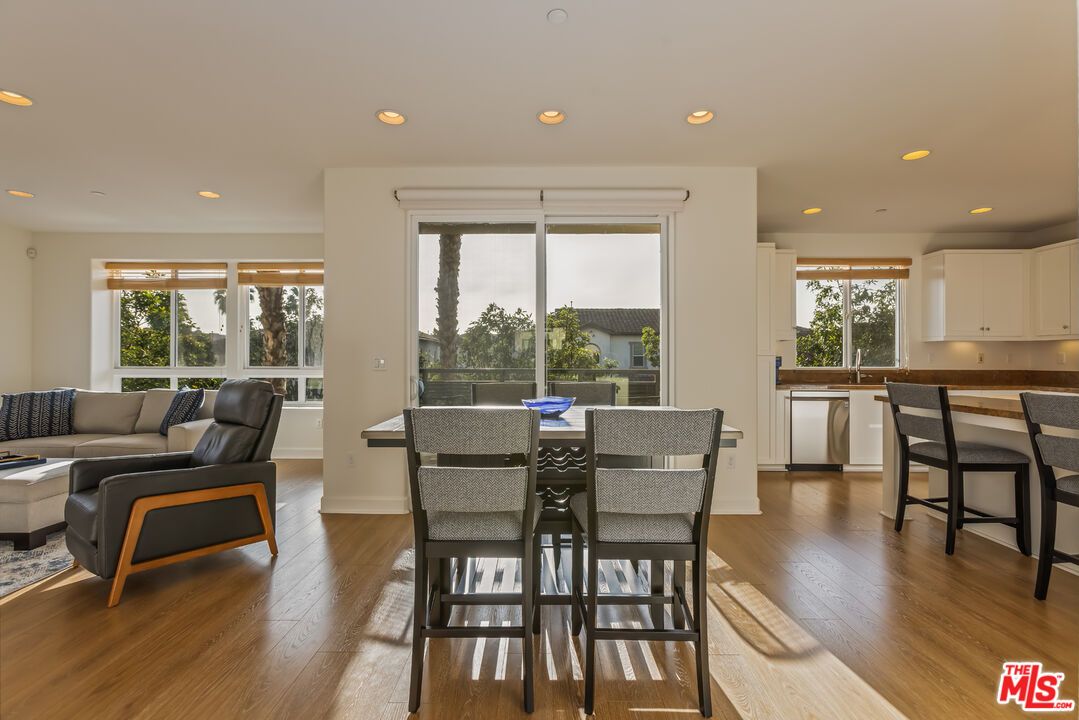Dining room, Interior, Kitchen, Living room, Recessed Lighting, Wood Texture Flooring