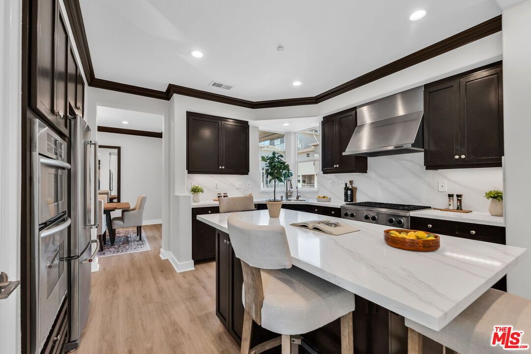 Dining room, Interior, Kitchen, Marble Walls, Recessed Lighting, Stainless Steel Appliances, Wood Texture Flooring