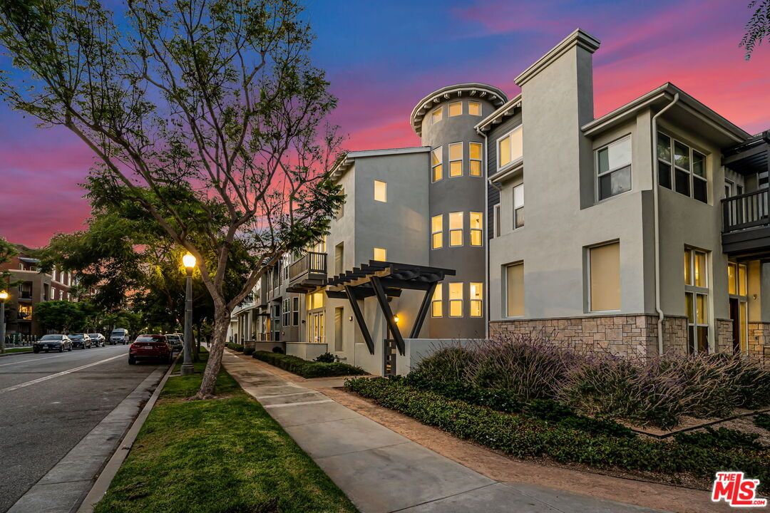 Exterior, Facade, Mediterranean