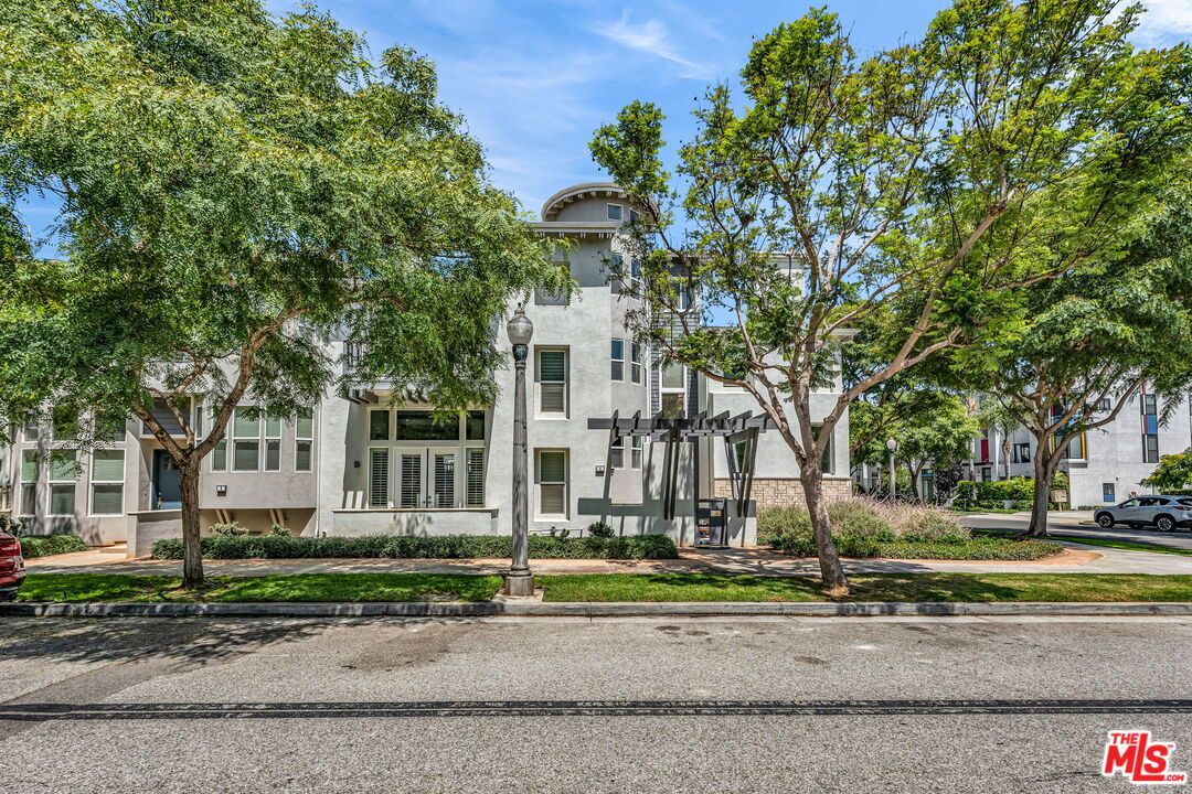 Exterior, Facade, French Provincial