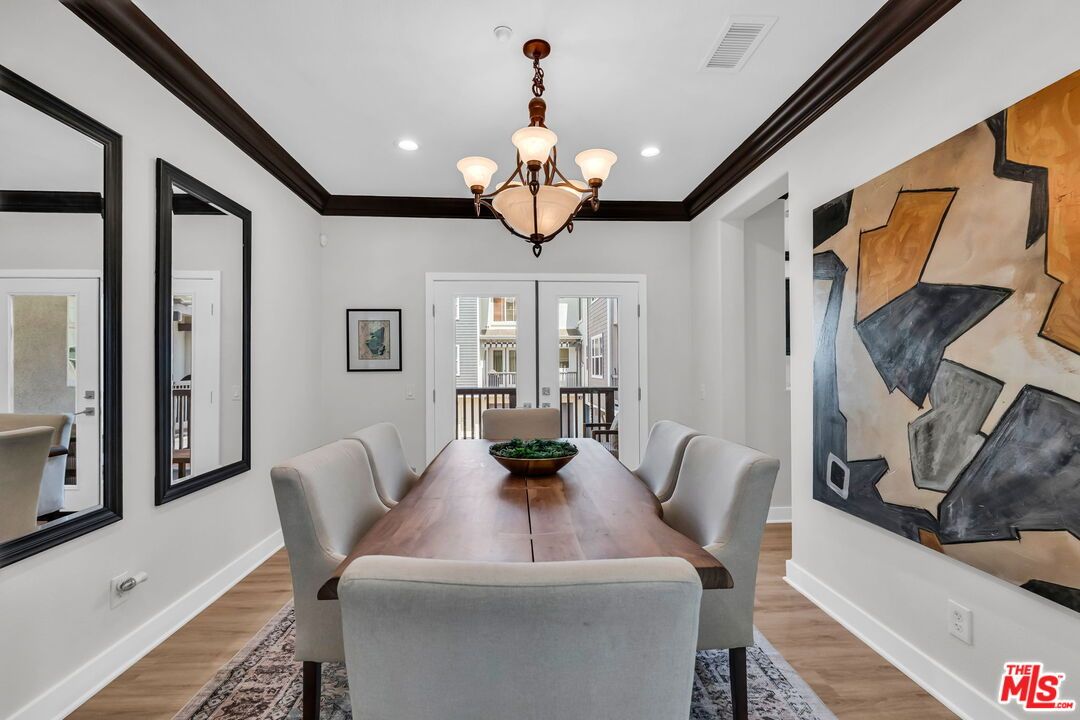 Chandelier, Dining room, Interior, Recessed Lighting, Wood Texture Flooring