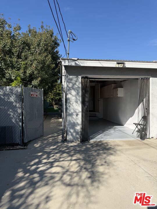 Detached Garage, Exterior