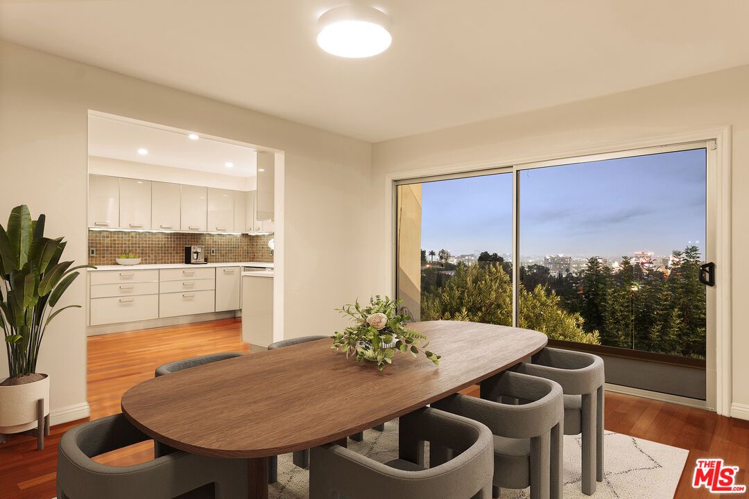 Dining room, Interior, Kitchen, Recessed Lighting, Wood Texture Flooring
