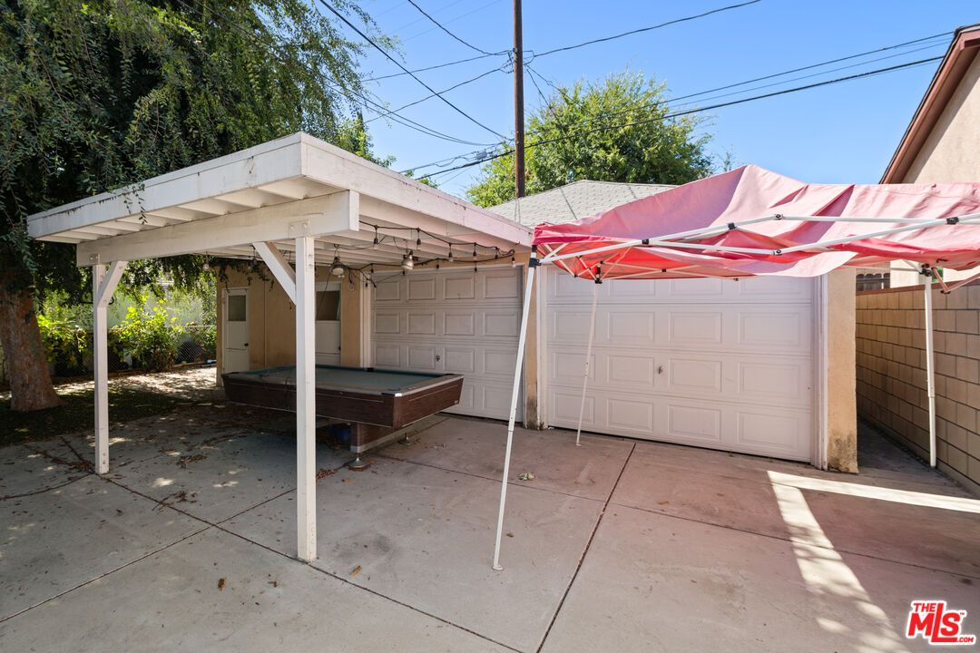 Detached Garage, Exterior