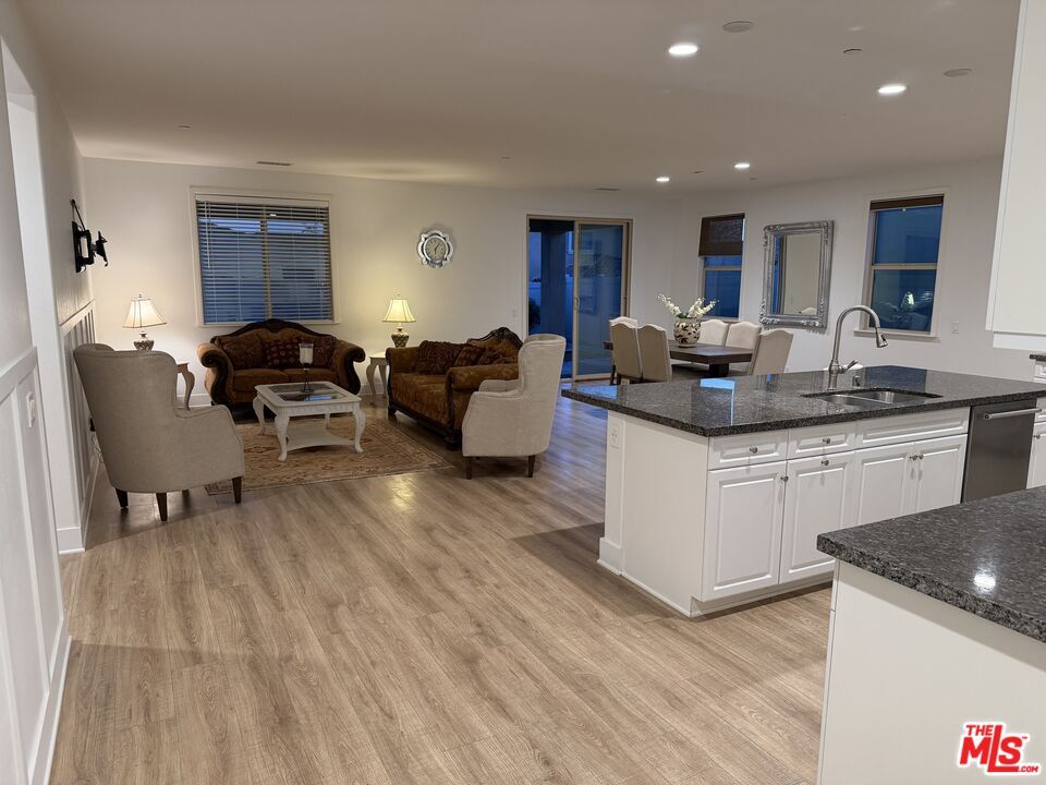 Interior, Kitchen, Living room, Recessed Lighting, Wood Texture Flooring