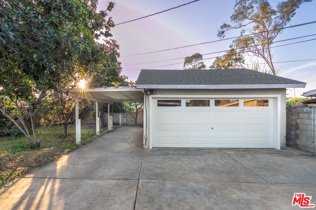 Detached Garage, Exterior