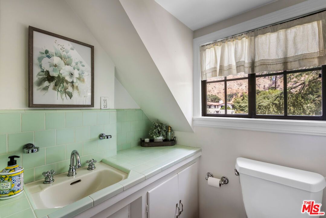 Bathroom, Interior, Tile Countertops