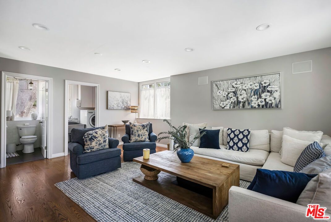 Bathroom, Interior, Living room, Recessed Lighting, Wood Texture Flooring