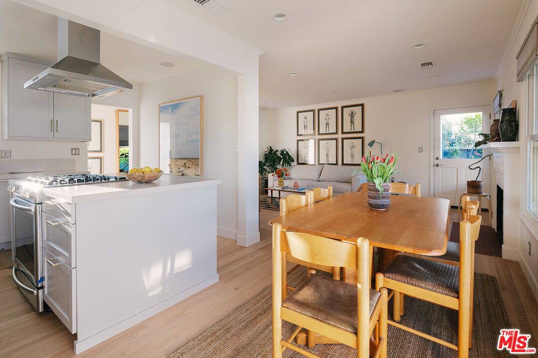 Dining room, Interior, Kitchen, Recessed Lighting, Wood Texture Flooring