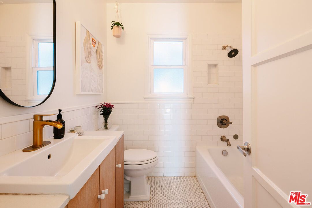Bathroom, Interior, Pendant Lights