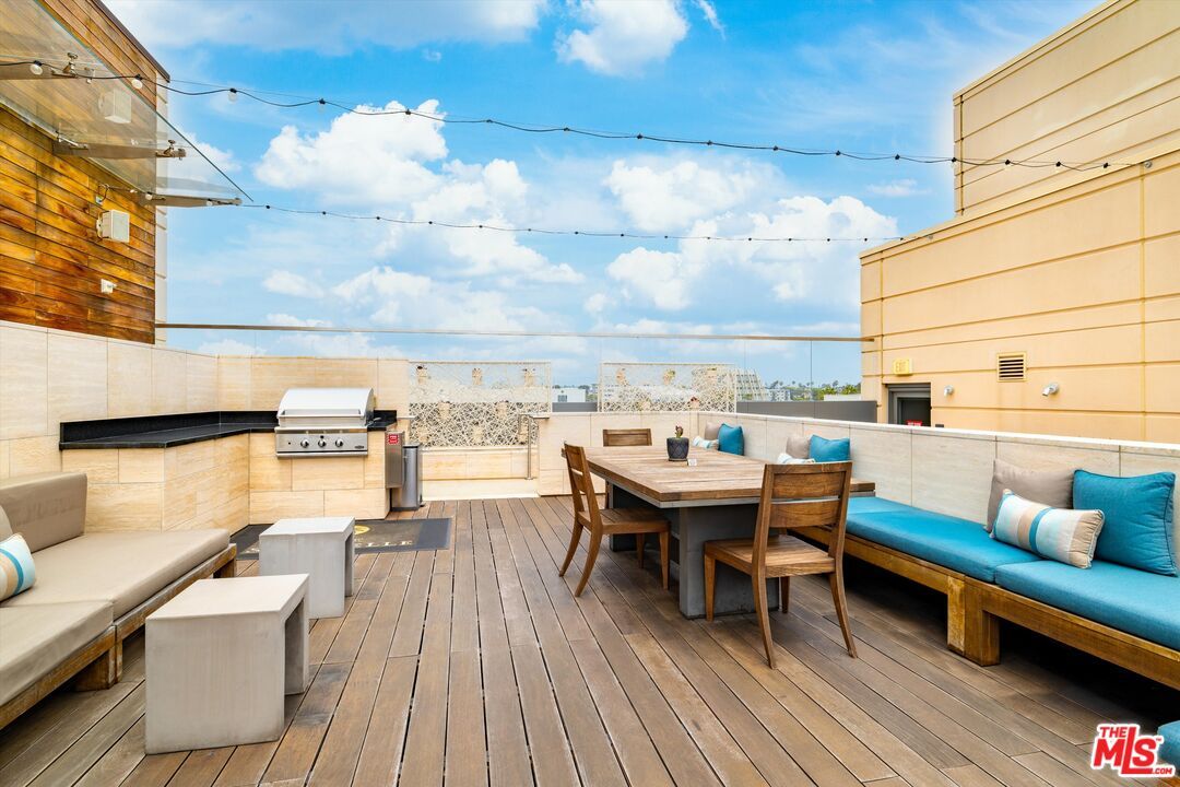 Exterior, Outdoor Kitchen