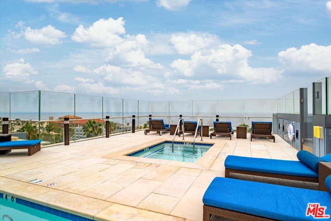 Exterior, Pool, Water