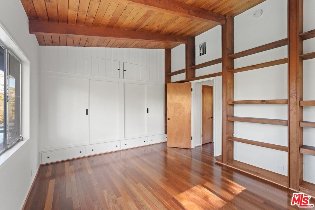 Empty room, Interior, Wooden Beams, Wooden Ceilings, Wood Texture Flooring